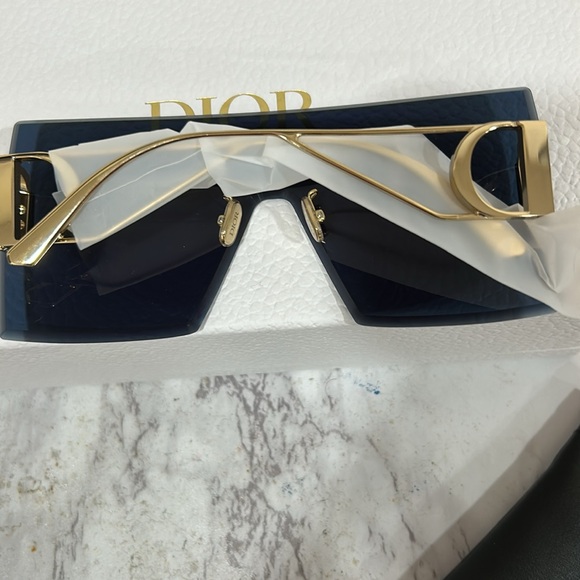 Dior Oversized Sunglasses - Black - Picture 3 of 7